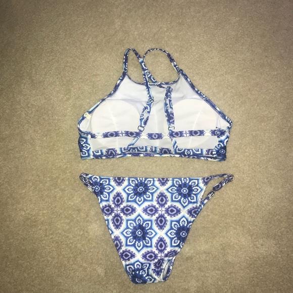 Halter neck bikini - Picture 3 of 6